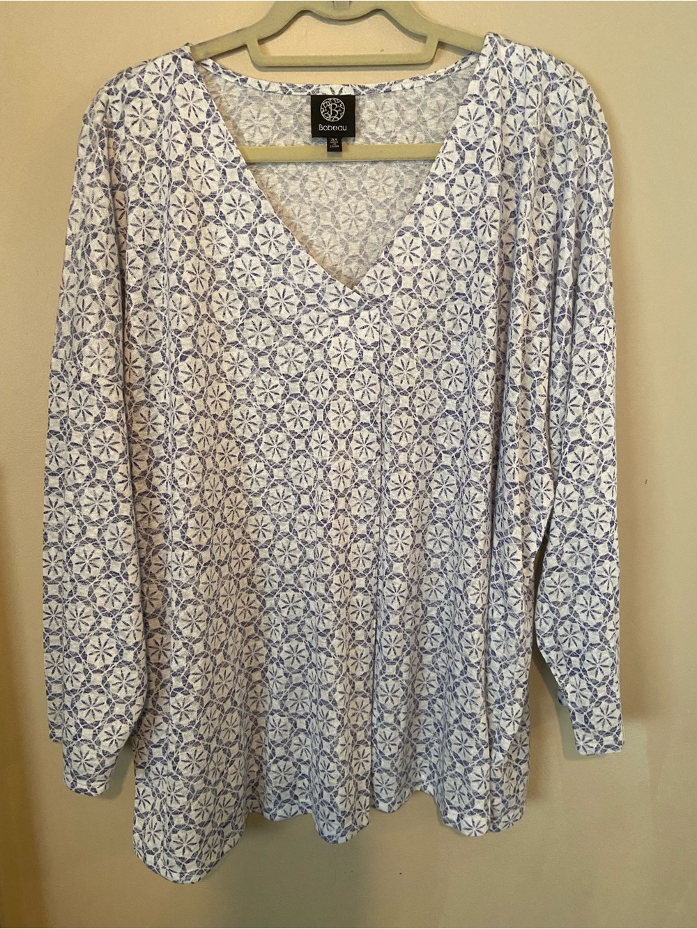 Bobeau White and Light Blue V-Neck Pleat Front Top